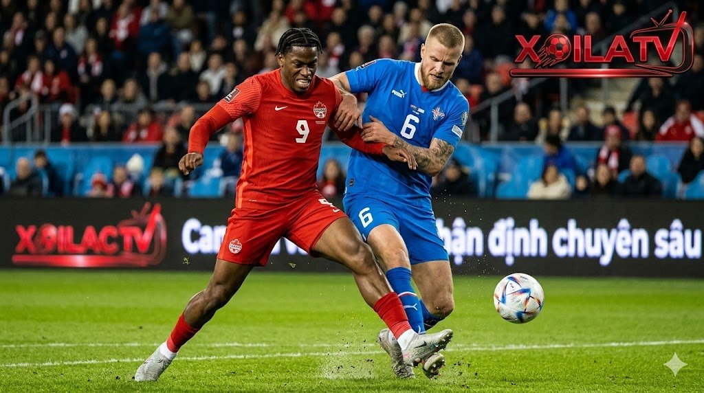 Nhận định Canada vs Iceland: Tiền đạo Jonathan David tranh chấp thể lực quyết liệt với trung vệ Ingason trước vòng cấm.