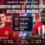Poster nhận định soi kèo trận đấu giao hữu bóng đá giữa Manchester United và Atlético de Madrid tại giải Snapdragon Cup 2026, diễn ra vào lúc 20:00 ngày 01/08/2026.